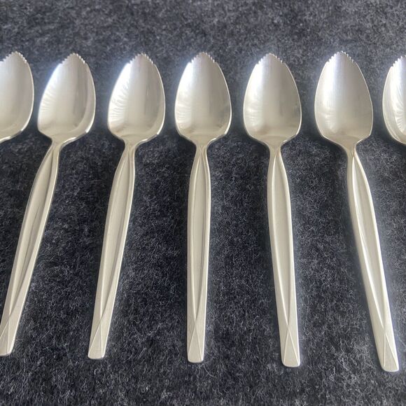 Vintage Wm Rogers MFG Co Silver Plated Grapefruit Spoons Lot of 7 Serrated Spoon - Picture 1 of 8